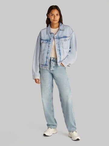 Geacă de primăvară-toamnă de la Calvin Klein Jeans pe albastru