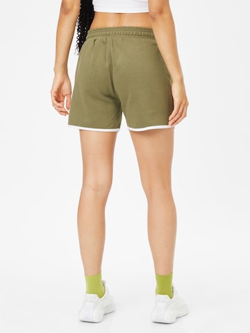 AÉROPOSTALE Regular Shorts in Grün