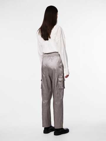 Regular Pantalon cargo PIECES en argent