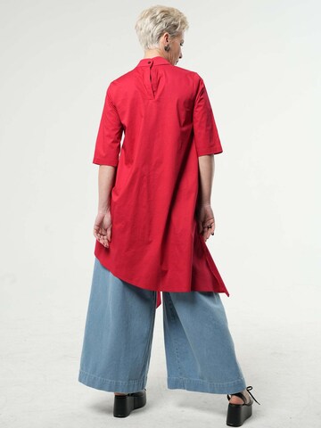Tunica di Metamorphoza in rosso