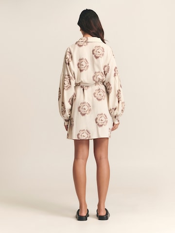 St MRLO Kleid 'Bligh' in Beige: Rückseite