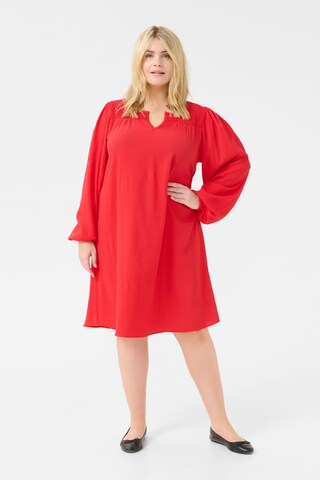 Robe-chemise 'Lunda' KAFFE CURVE en rouge