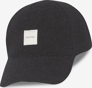 Calvin Klein Кепка в Черный: спереди