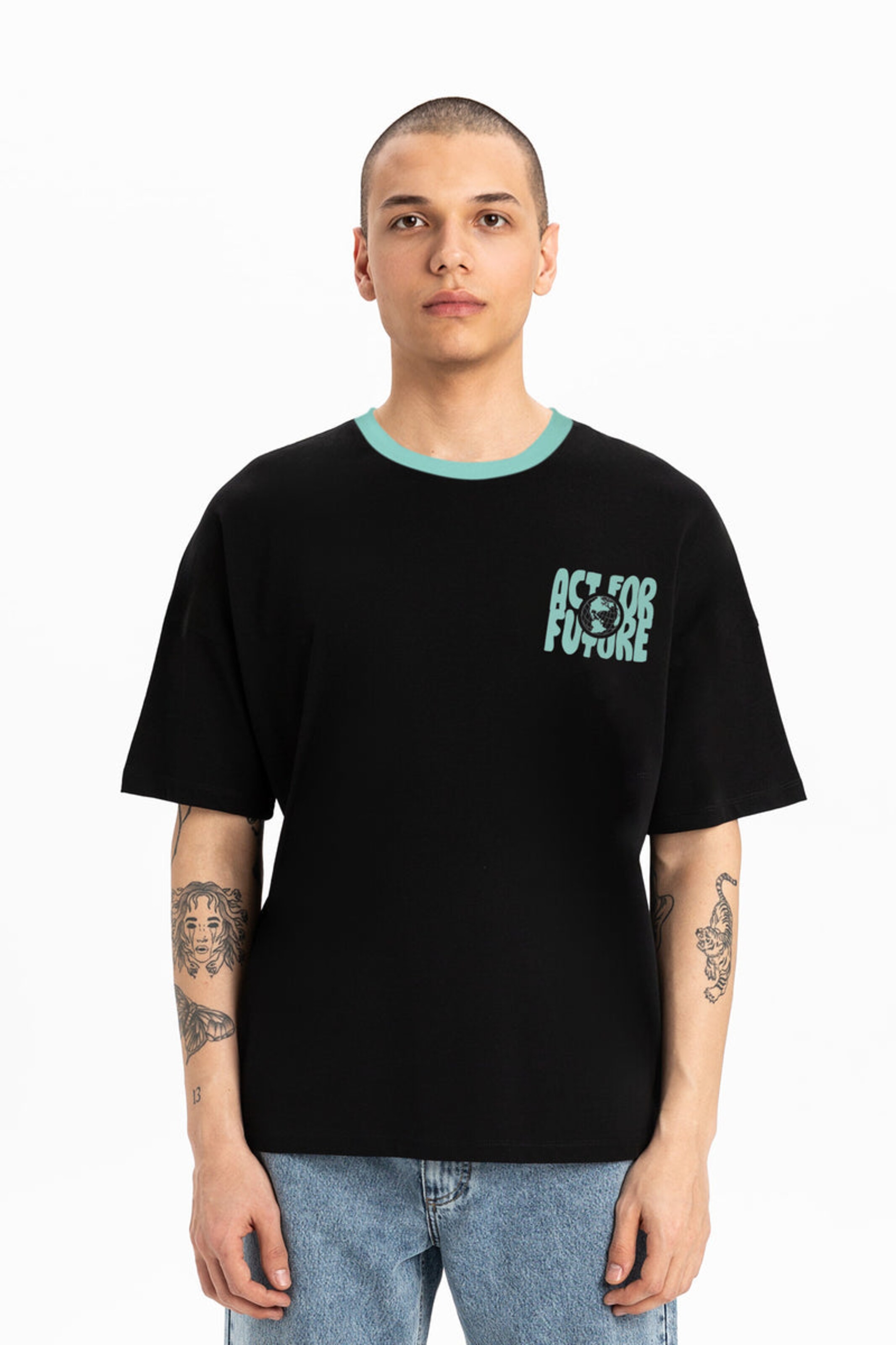 UNIQVIBE T-Shirt in Schwarz: Vorderseite