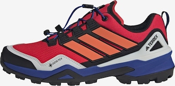 Chaussure basse 'Skychaser' ADIDAS TERREX en rouge : devant