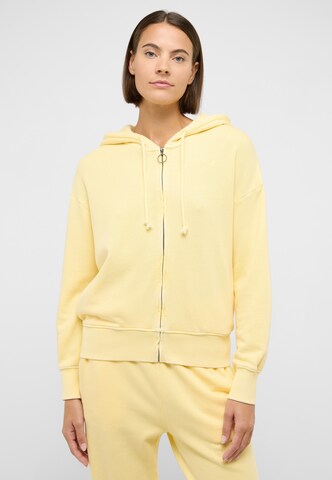 MUSTANG Sweatshirt 'Rochelle' in Yellow: front