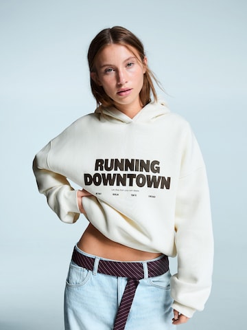 Bershka Sweatshirt in Beige: Vorderseite