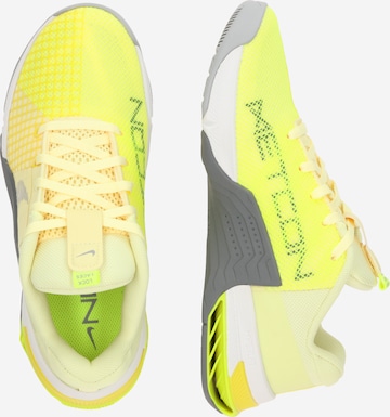 NIKE Sports shoe in Yellow