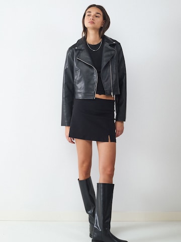 BALMOHK Välikausitakki värissä musta