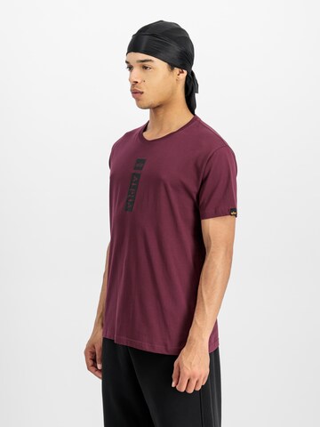 ALPHA INDUSTRIES T-shirt 'Alpha Puff' i röd