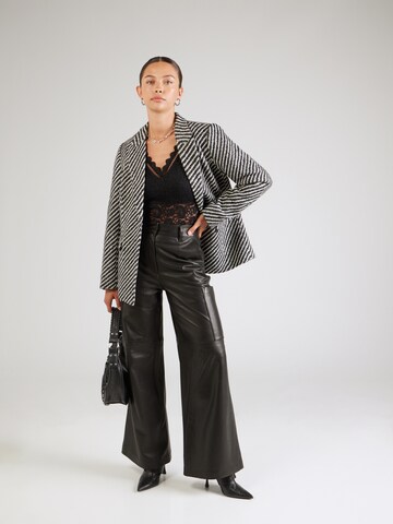 Blazer 'YASPEPPY' di YAS in nero