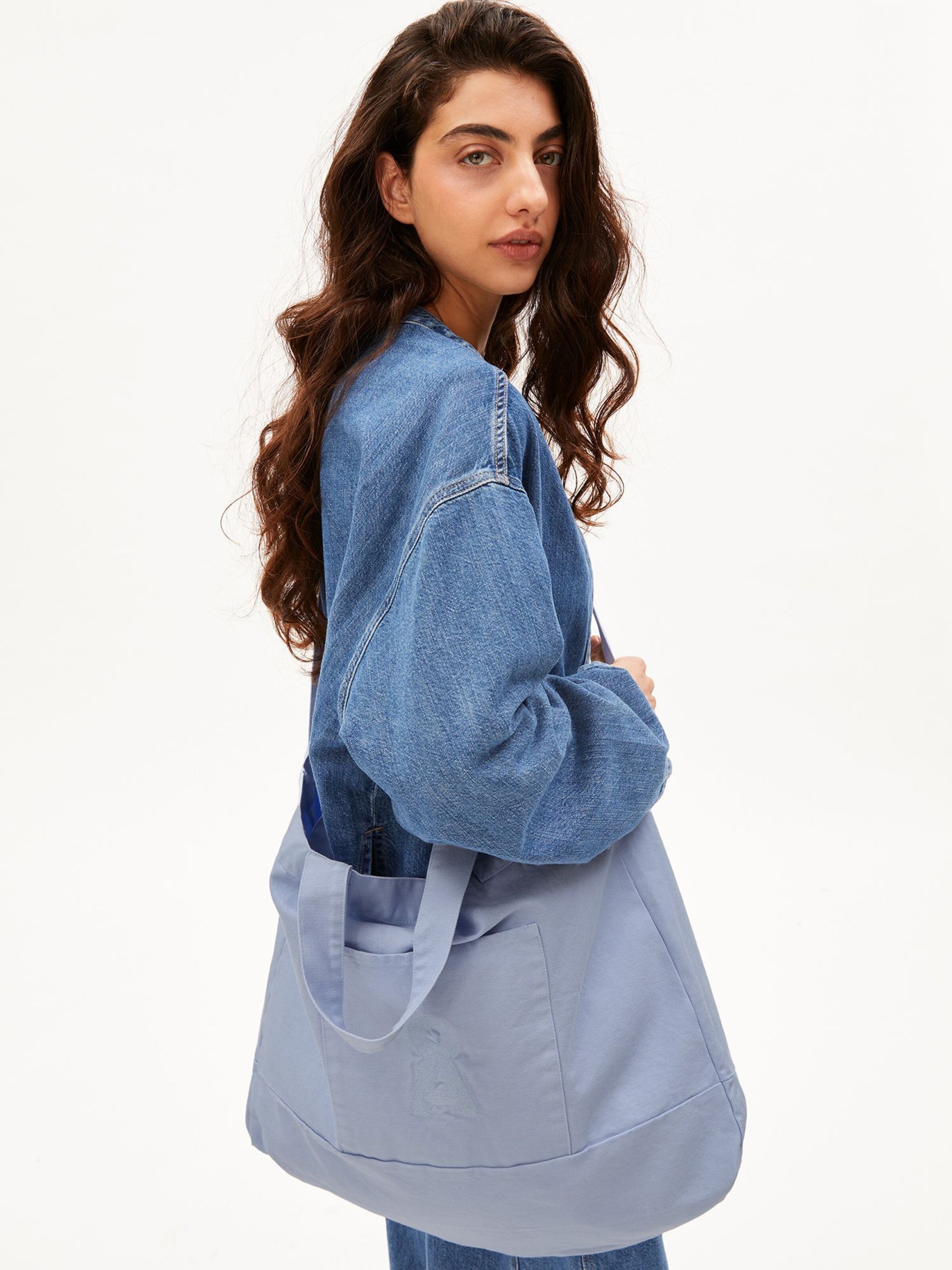 ARMEDANGELS Pouch in Blue: front