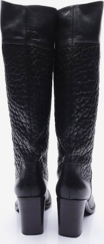 Céline Stiefel 40 in Schwarz