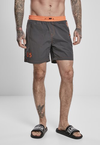 Regular Shorts de bain Urban Classics en gris : devant