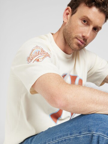 NEW ERA T-shirt i grå