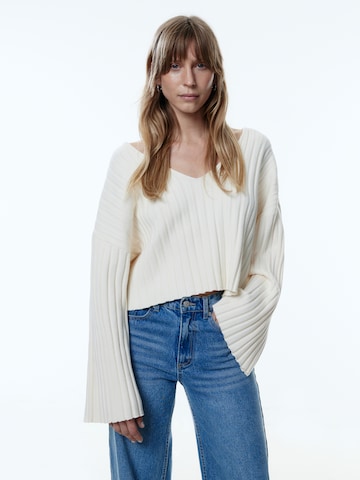 Pull-over 'Thamara' EDITED en beige : devant