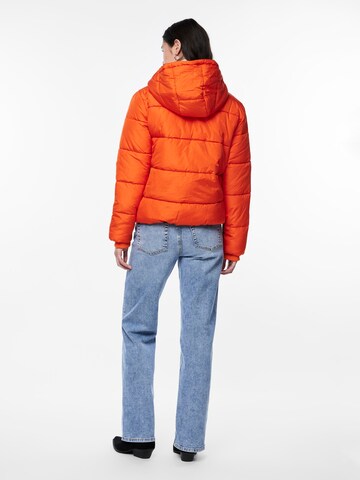 PIECES Winter jacket 'Bee' in Orange