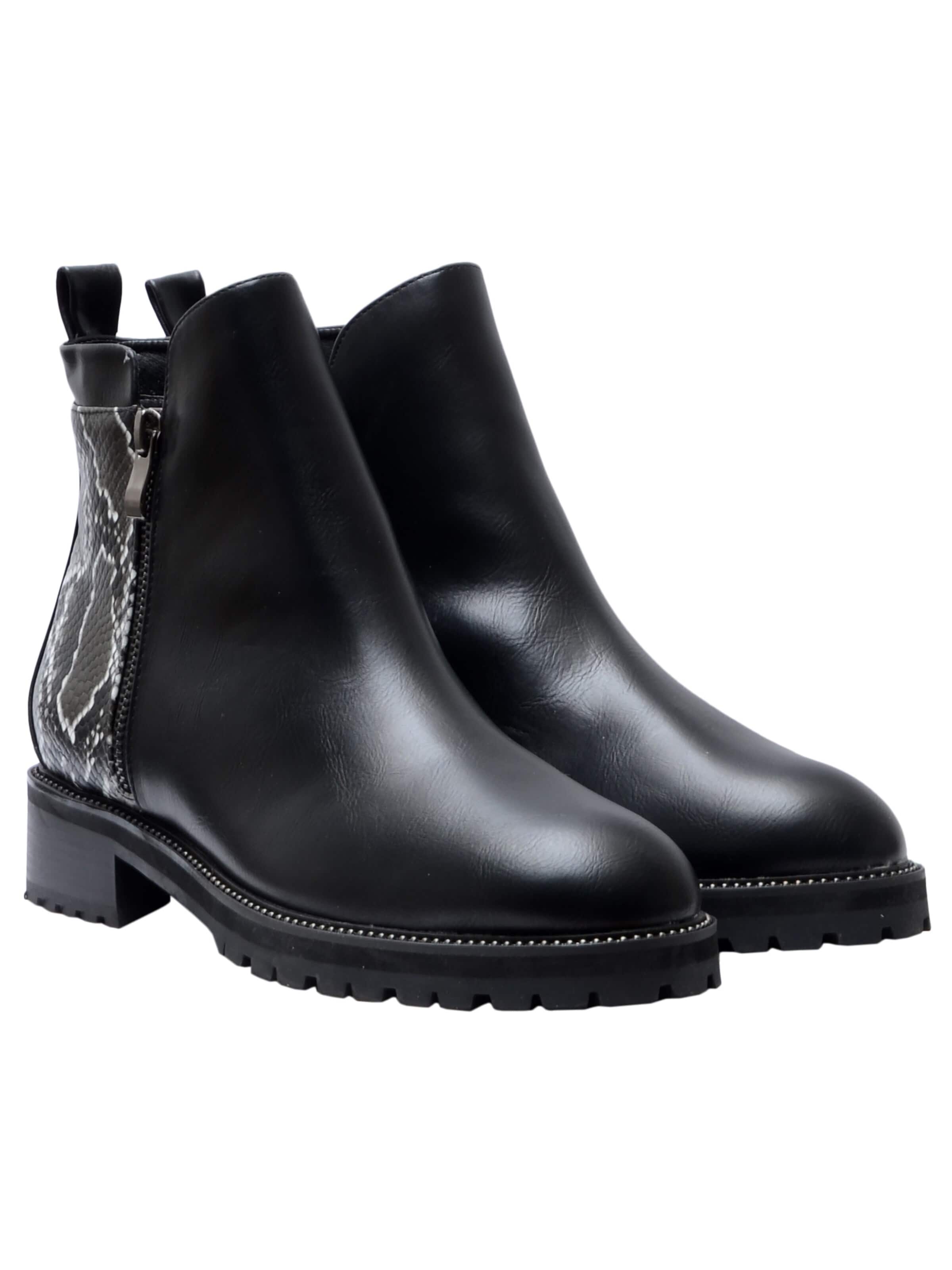 Ankle boots di The Divine Factory in nero