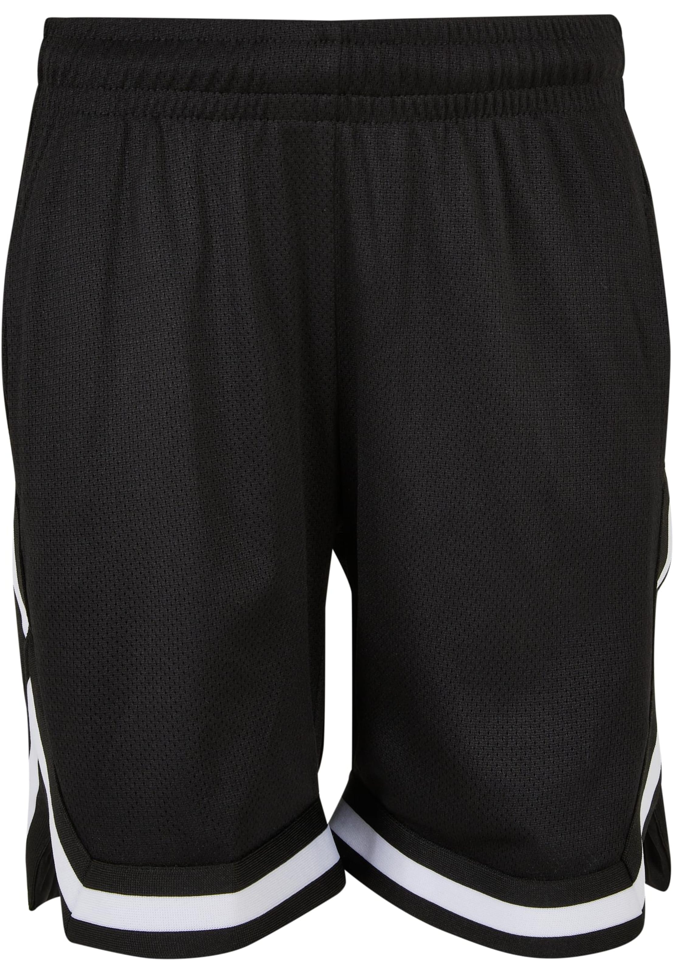 Urban Classics Regular Shorts in Schwarz: Vorderseite