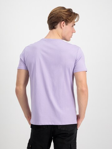 ALPHA INDUSTRIES Regular Fit T-Shirt in Lila