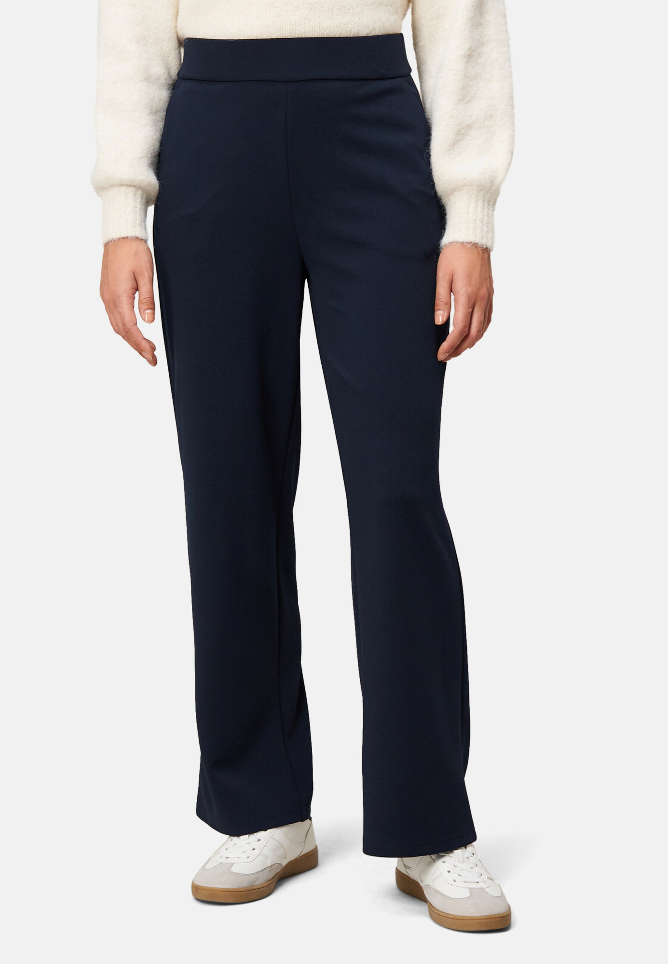 zero Loose fit Pants in Blue: front