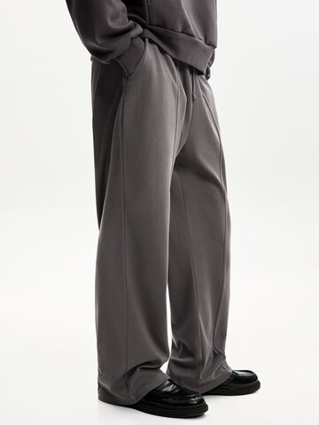 Loosefit Pantaloni di Bershka in grigio: frontale