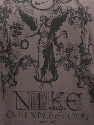 Nike Sportswear Póló 'M90 OC WINGS VICTORY' - szürke