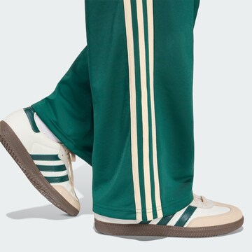 ADIDAS ORIGINALS - Loosefit Calças 'Firebird' em verde