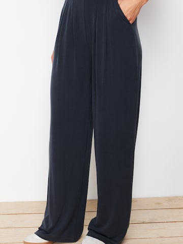 Trendyol Bő szár Élére vasalt nadrágok - szürke