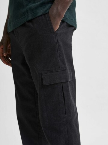 SELECTED HOMME Regular Pleat-Front Pants in Black