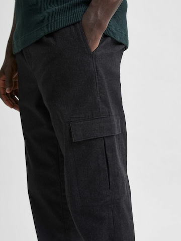 regular Pantaloni con pieghe di SELECTED HOMME in nero