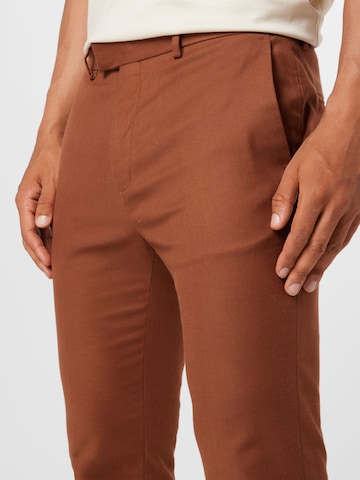 BURTON MENSWEAR LONDON Regular Chino trousers in Brown