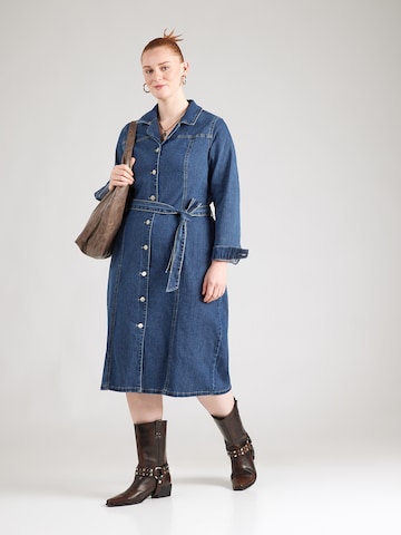 Vero Moda Curve - Vestido camisero 'VMCTelly' en azul: frente