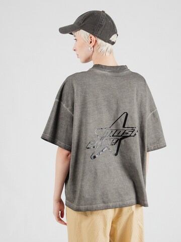 Pegador - Camiseta 'TILLY' en gris: frente