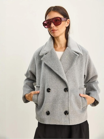 Bianco Lucci Winter Coat in Grey: front