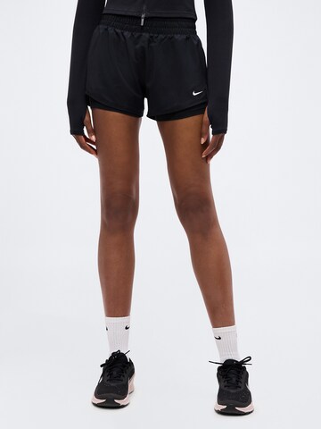 Regular Pantaloni sport 'ONE' de la NIKE pe negru: față