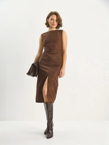 Bianco Lucci - Vestido em castanho