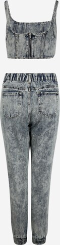 Tapered Jeans di Missguided Petite in blu