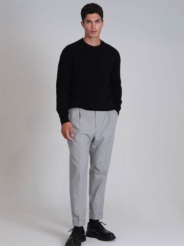 Lufian Sweater in Black