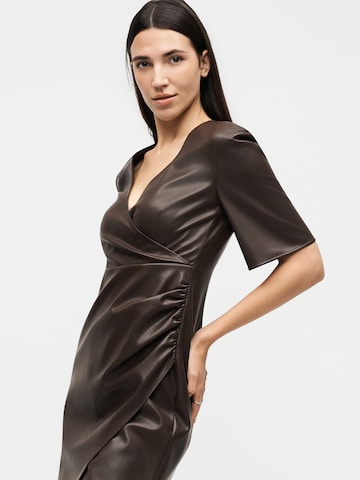 ARMANI EXCHANGE Kleid in Braun