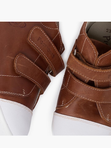 Pisamonas - Botas en marrón