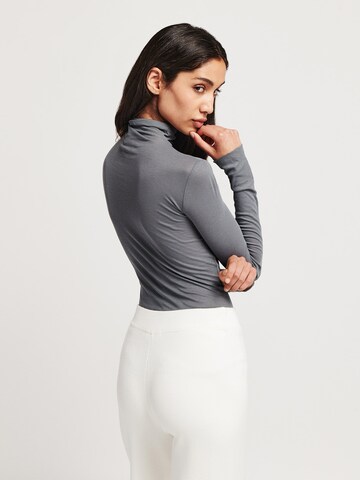 Lezu Sweater 'Sophia' in Grey: back