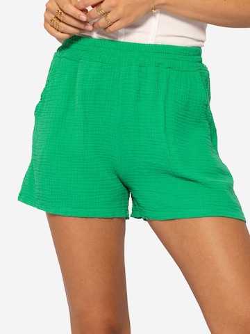 SASSYCLASSY - regular Pantalón en verde: frente