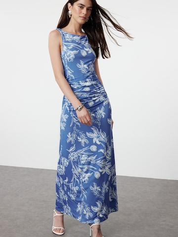 Trendyol Платье в Синий