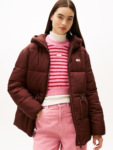 Tommy Jeans - Chaqueta de invierno en marrón: frente