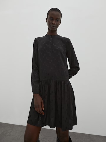 EDITED שמלות 'Elodie' בשחור: מלפנים