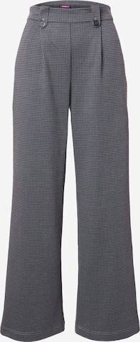 QS Pleat-Front Pants in Grey: front