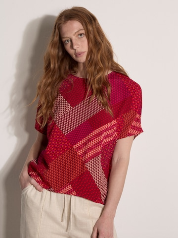 Apricot Shirt in Red: front