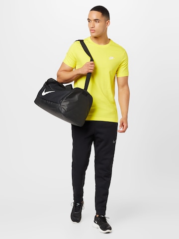 Nike Sportswear Regular Fit T-Shirt 'Club' in Gelb