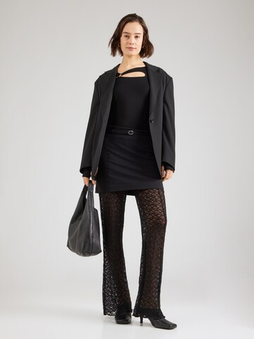 Tricou 'Gesa' de la ABOUT YOU pe negru